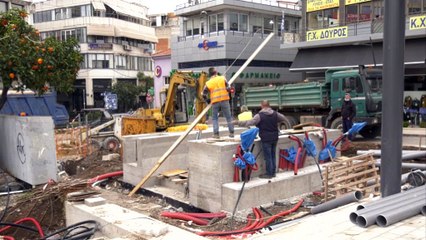 Πρασινίζει η πλατεία Πάρκου. Συνεχίζονται τα έργα