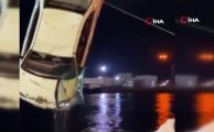 Süveyş Kanalı’nda araç feribottan böyle düştü!