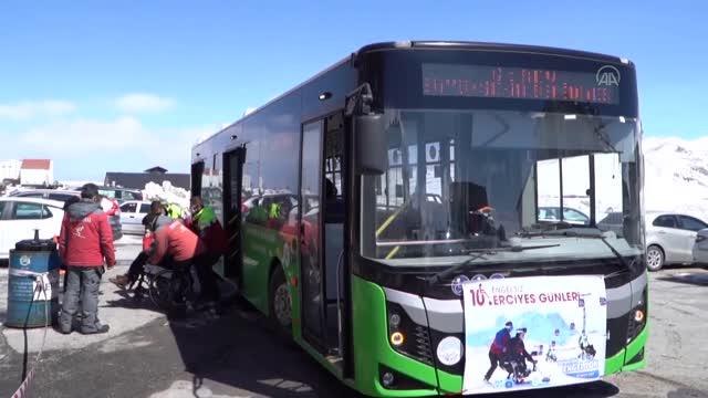 Engelliler 10. Uluslararası Engelsiz Erciyes Günleri nde kızak, okçuluk ve dart yarışlarıyla eğlendi