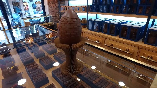 Vincennes est une ville d'artisans, pour Julien Dechenaud et Pâques c'est une histoire de création et d'amour.