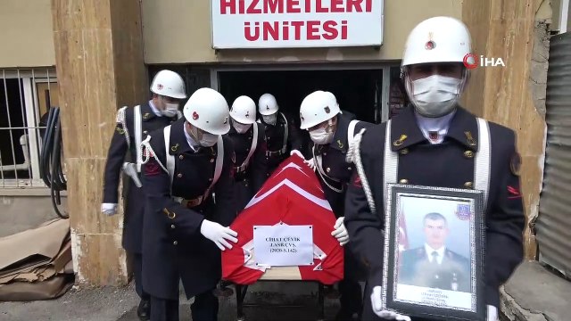 Göreve 2 ay önce başlayan şehit astsubayın al bayrağa sarılı naaşı memleketine uğurlandı