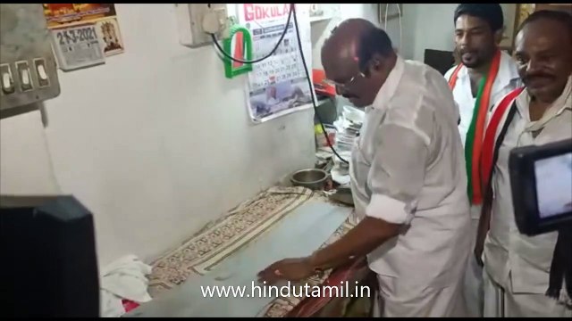 2021 சட்டமன்ற தேர்தல் அதிமுக வேட்பாளர் அமைச்சர் ஜெயக்குமார் துணிகளுக்கு சலவை செய்து வாக்கு சேகரிப்பு