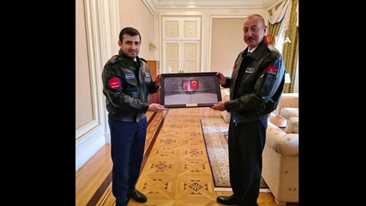 Azerbaycan Cumhurbaşkanı Aliyev'den Selçuk Bayraktar'a madalya