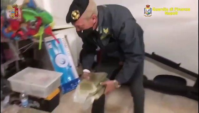 Giugliano-Marano (NA) - Traffico di droga, 5 arresti. Sequestrati pacchi di soldi (31.03.21)