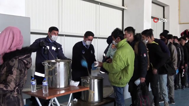 Tırın dorsesinde 218 düzensiz göçmen yakalandı