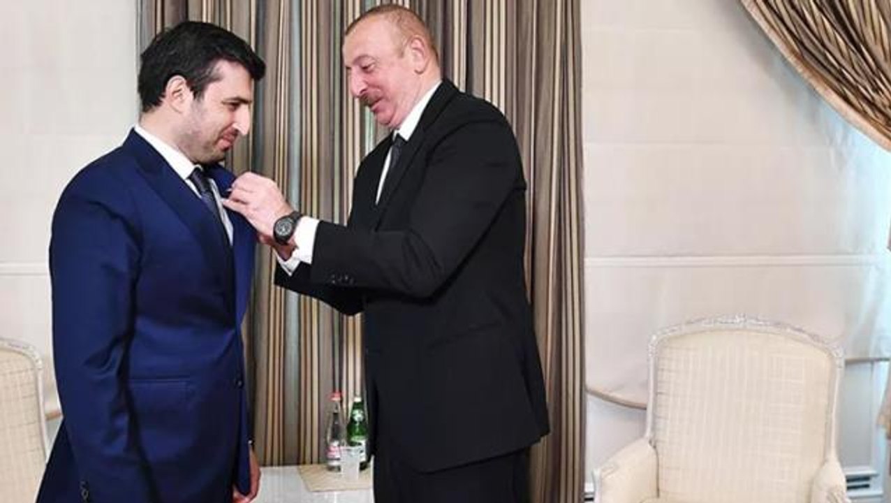 Azerbaycan Cumhurbaşkanı Aliyev, Karabağ zaferinde büyük pay sahibi olan Selçuk Bayraktar'a madalya taktı