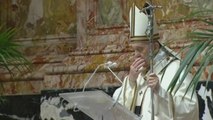 El papa Francisco  pide a curas no escandalizarse ante 