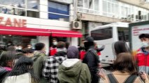 Son Dakika | Kadıköy'de izinsiz gösteri düzenlemek isteyen gruba polis müdahale etti