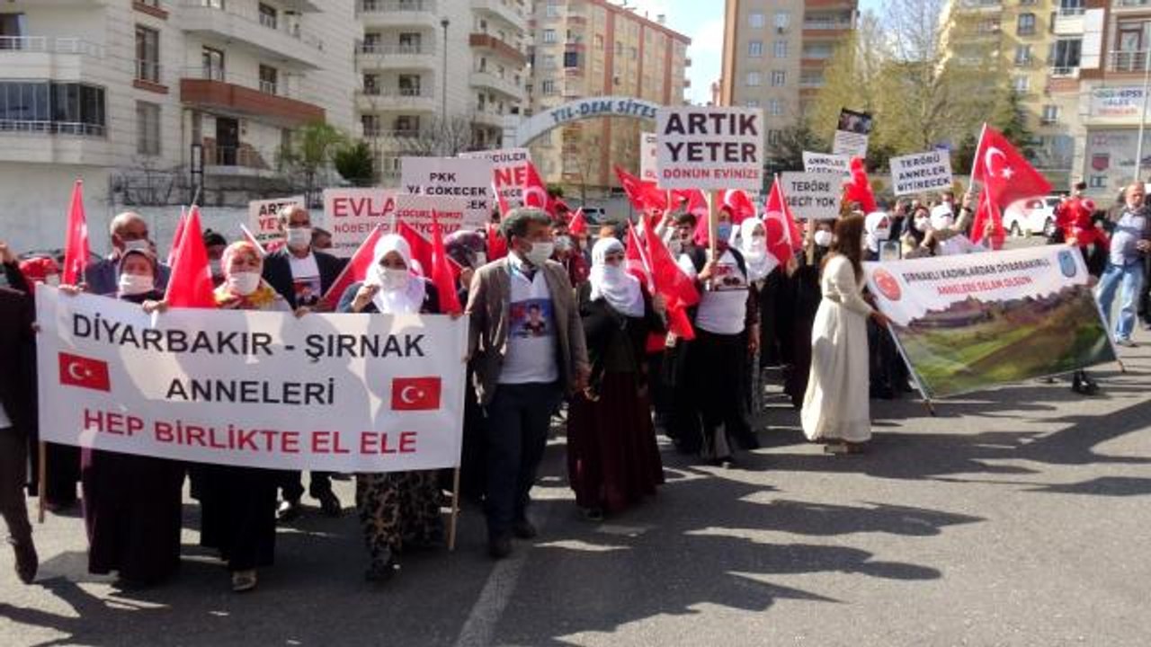 Diyarbakır ve Şırnak annelerinden teröre lanet yürüyüşü