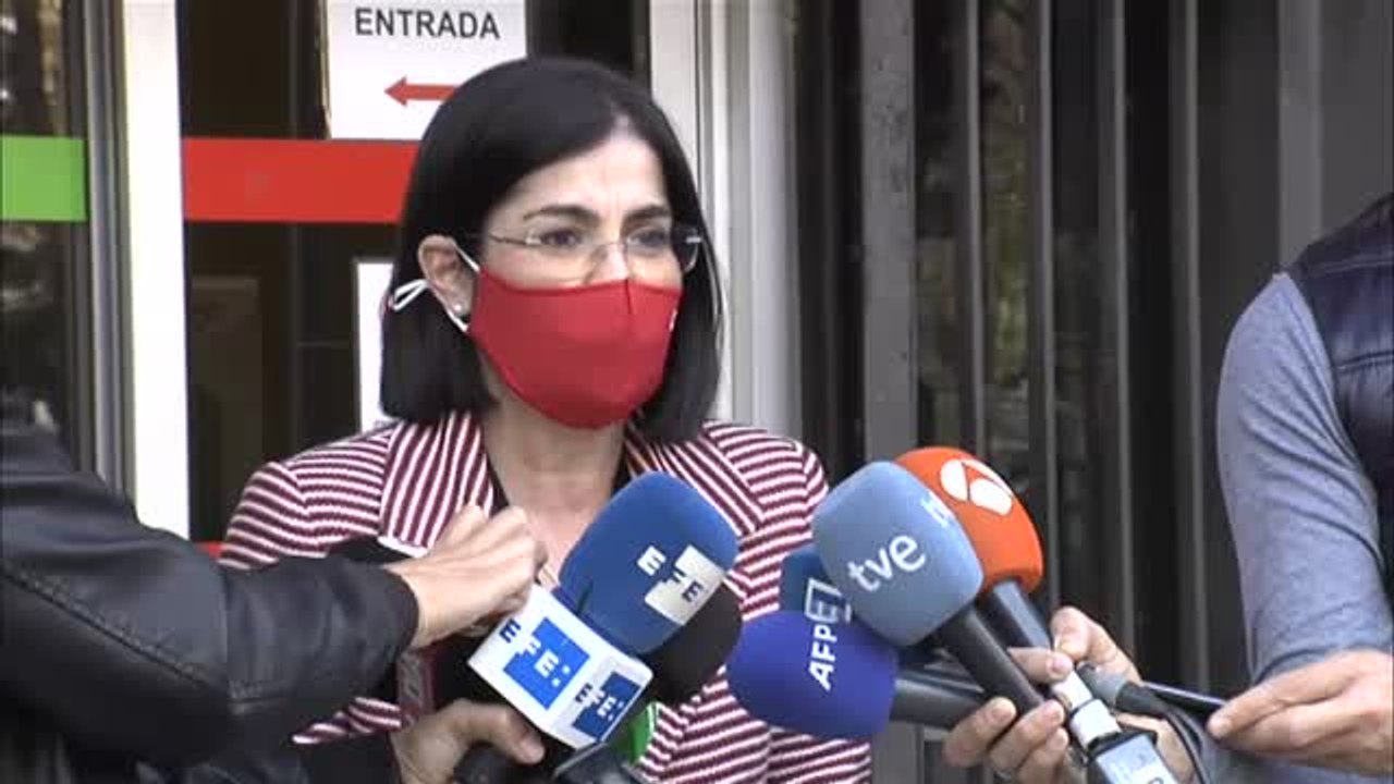 Darias mantiene el objetivo de que en verano el 70% de los españoles estarán vacunados: "Está al alcance de la mano"