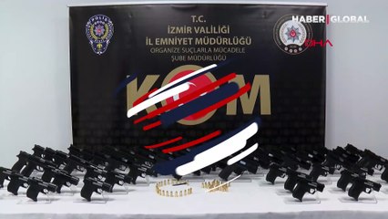 İzmir'de, durdurulan kamyonetten cephanelik çıktı