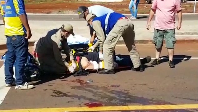 Socorristas são mobilizados em acidente de trânsito na Avenida Piquiri