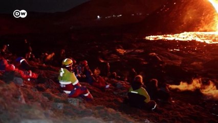 İzlandalılar yanardağ patlamasını eğlenceye dönüştürdü