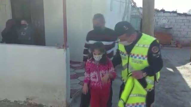 KAHRAMANMARAŞ - Jandarma otizmli Nida'nın yüzünü güldürdü