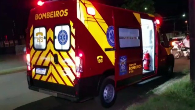 Carro e moto se envolvem em acidente de trânsito na Avenida Rocha Pombo