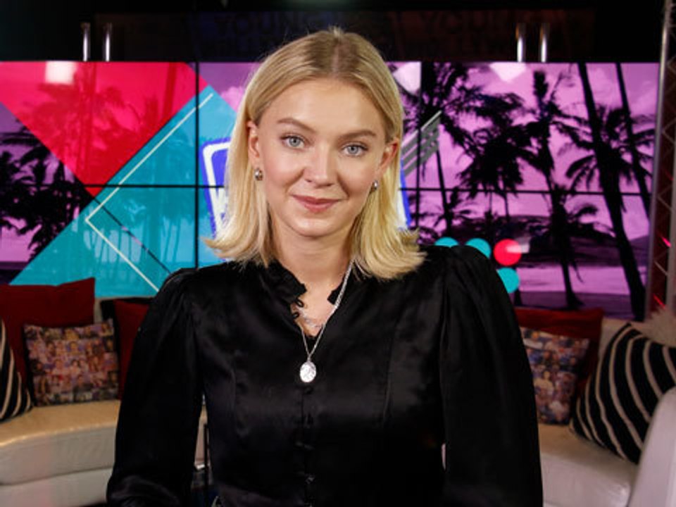 Dating Advice, Norwegian Lessons, & Astrology with Astrid S