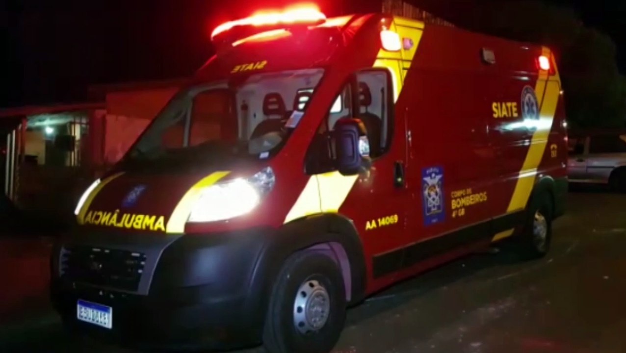 Ciclista bate em estrutura metálica e fica ferido no Bairro Santo Onofre