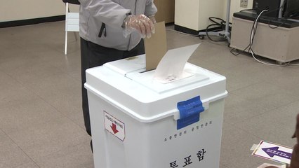 사전투표 첫날...부산 연산6동 투표소 / YTN