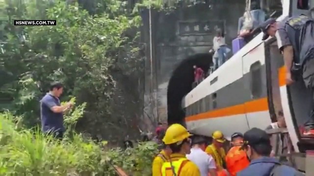 Kisiklott ki egy vonat egy alagútban Tajvanon, több mint 30-an meghaltak