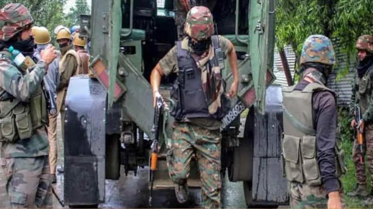 Jammu-Kashmir: Encounter in Pulwama, 3 terroris...