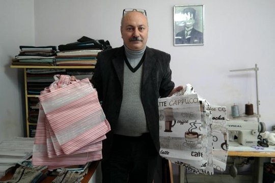 Kurduğu tekstil atölyesi ile engelli vatandaşlara istihdam sağlıyor