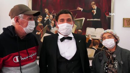 Otizmli Taylan'dan Rektör Özkan’a piyano resital