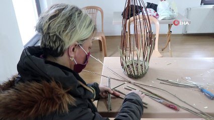 Sepete dönülen söğüt dalları yarım asırlık elleri usta öğretici yaptı