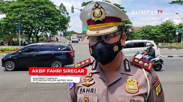 Polisi Olah TKP Lokasi Penodongan Senjata oleh Pengemudi Mobil di Duren Sawit