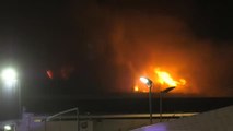 Un incendio en una nave industrial en Málaga moviliza docenas de bomberos