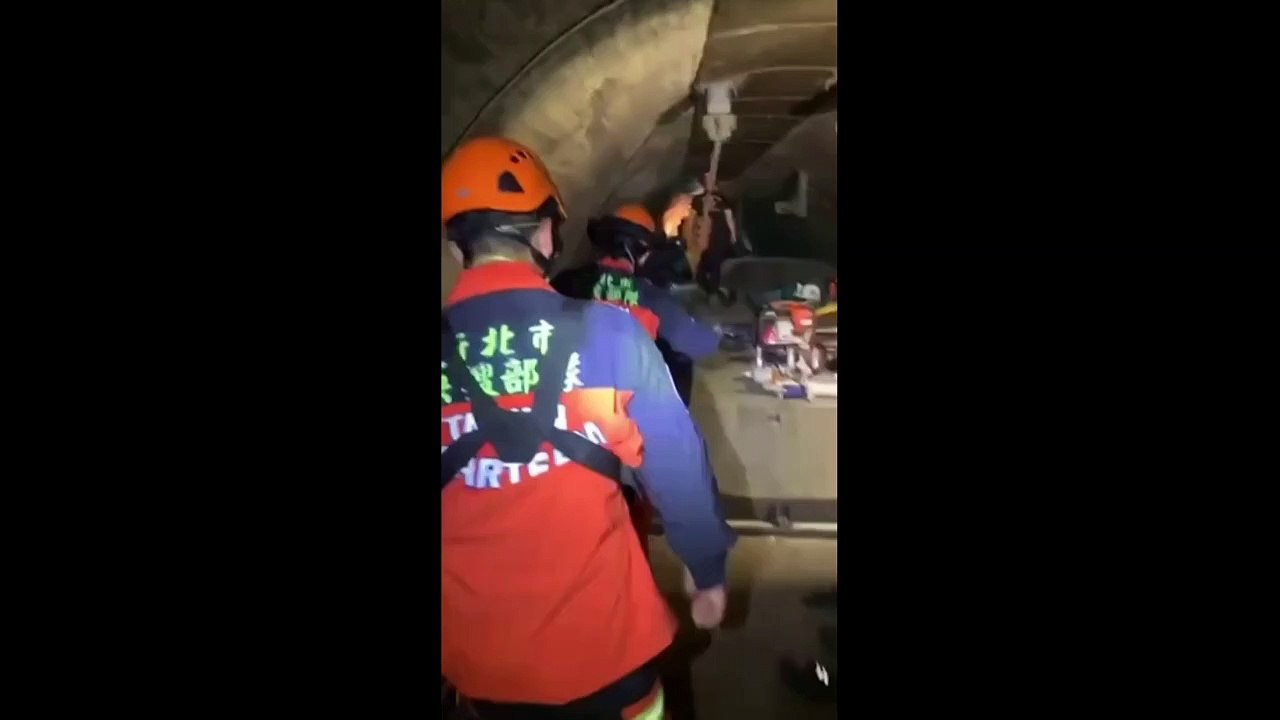 41 قتيلا على الأقل إثر خروج قطار عن سكته داخل ن...