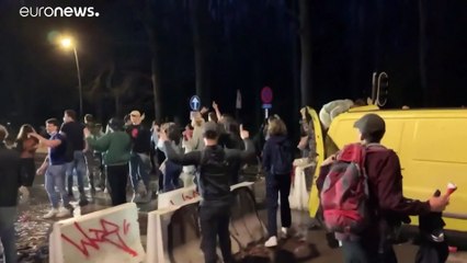 Varios detenidos y una veintena de policías heridos en un festival en Bruselas