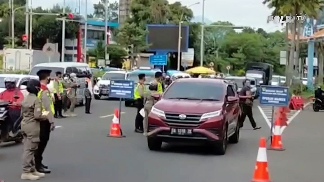 Jalur Puncak Macet Panjang