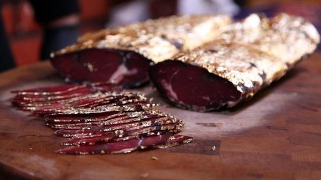 Pastırmacı Tolga, altın kaplamalı pastırmayı 800 liradan satışa sundu