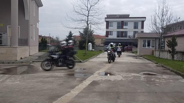 Emniyet ekipleri, Dünya Otizm Farkındalık Günü'nde sürpriz ziyaretle özel öğrencileri sevindirdi