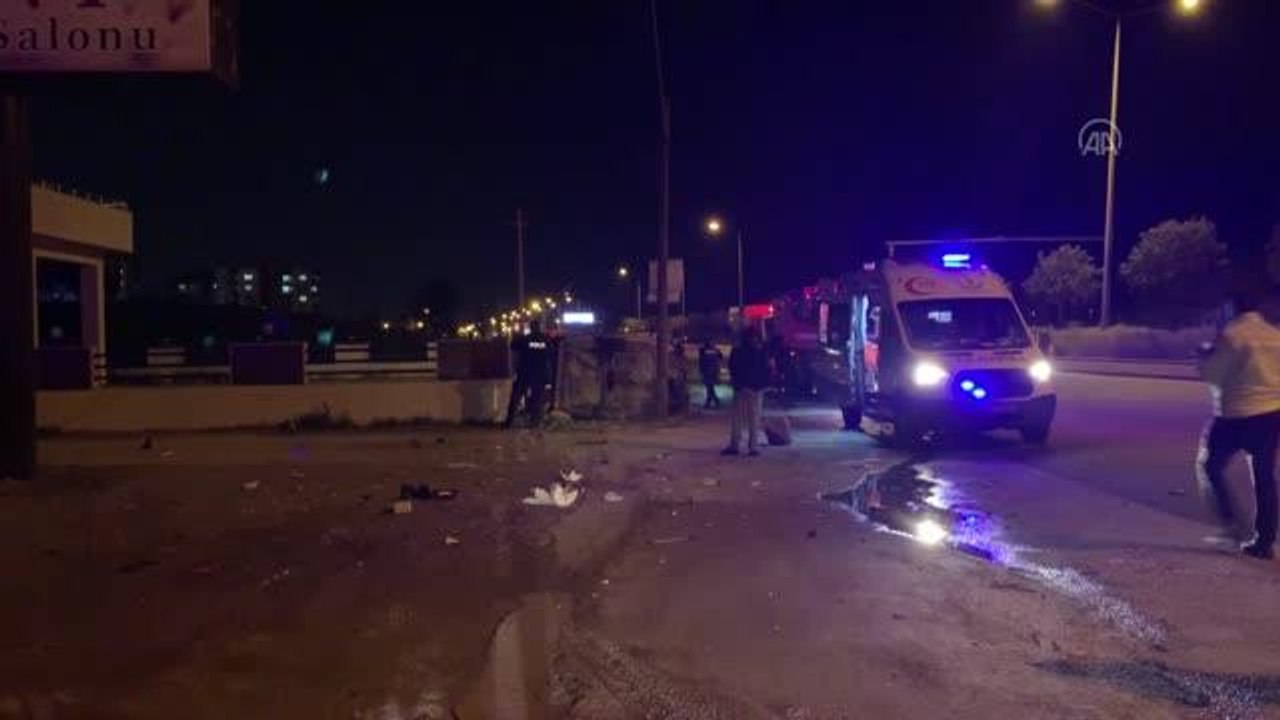 Elektrik direğine çarpan otomobilin sürücüsü yaşamını yitirdi