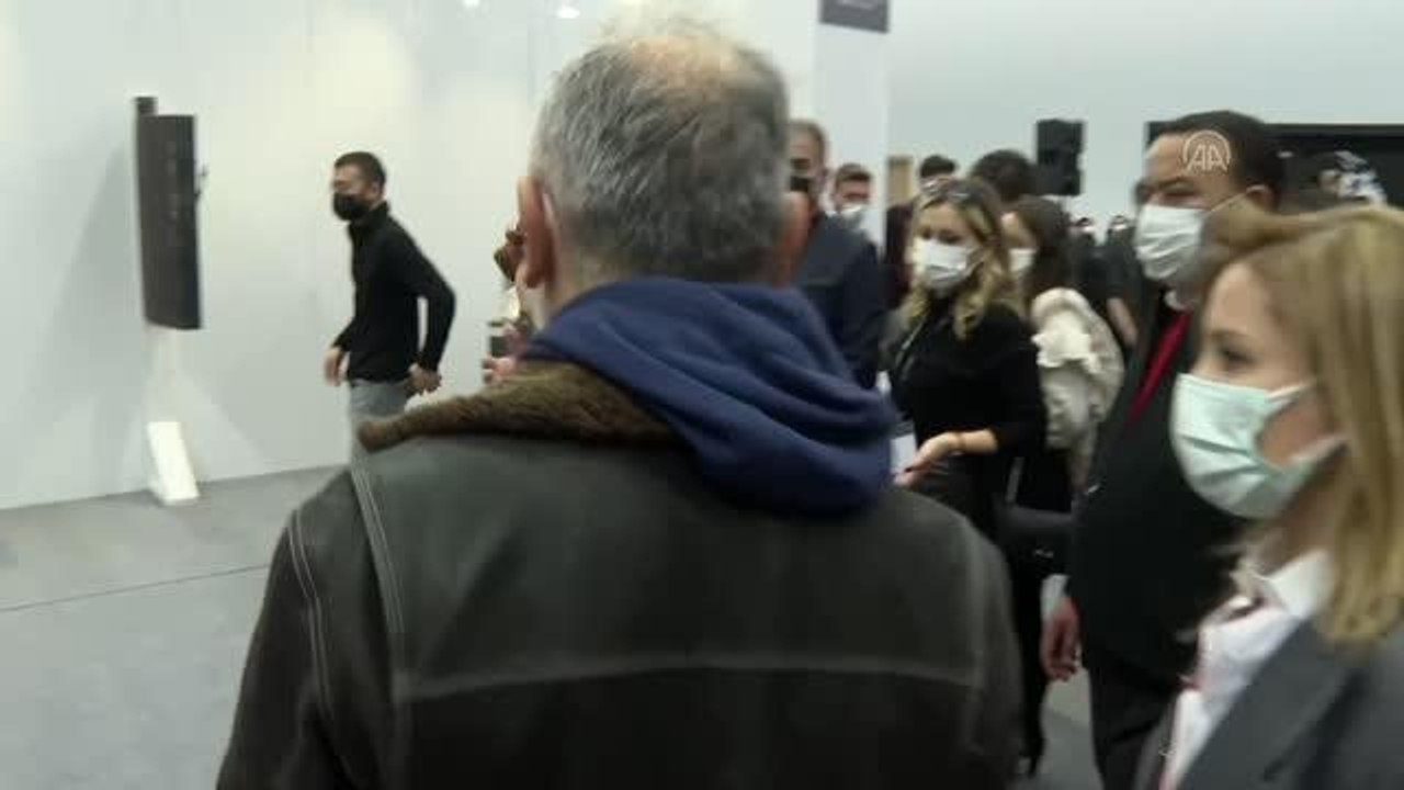Akşener, ArtAnkara 7. Uluslararası Çağdaş Sanat Fuarı'nı ziyaret etti