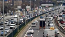İstanbul'da hafta sonu kısıtlaması öncesi trafik yoğunluğu yüzde 70'e ulaştı