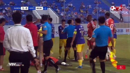 Bùi Hoàng Việt Anh và pha bóng "Chơi bẩn" với cầu thủ Đà Nẵng