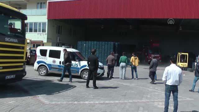 Son dakika haberleri... ÇANAKKALE - Soğuk hava tesisinde çıkan yangın söndürülmeye çalışılıyor