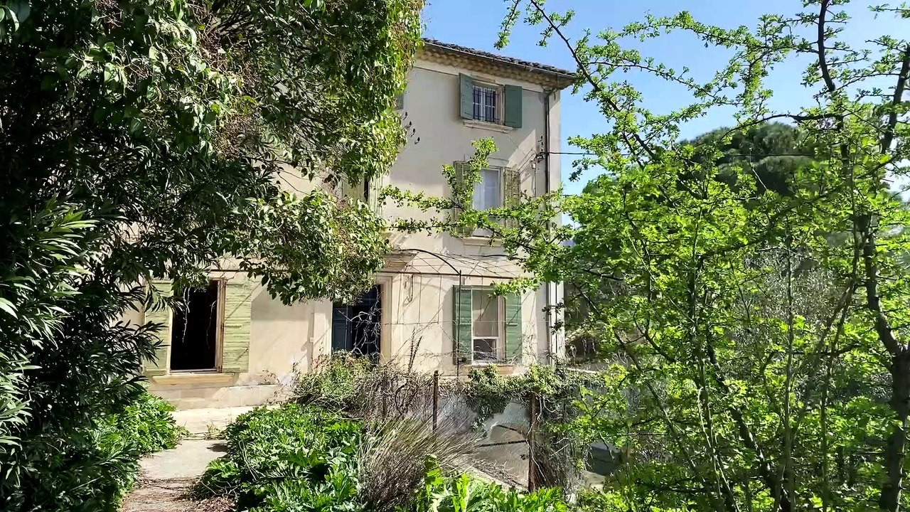 Rare magnifique Bastide avec Piscine en bordure de  village dans un havre de verdure en position dominante
