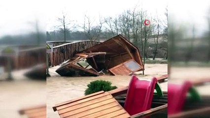 Dere kenarındaki kahvaltı salonlarını sel böyle vurdu