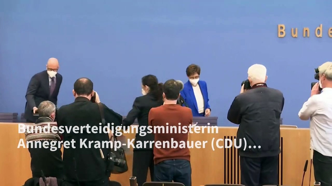 Kramp-Karrenbauer stellt neuen 'Heimatschutz-Dienst' vor