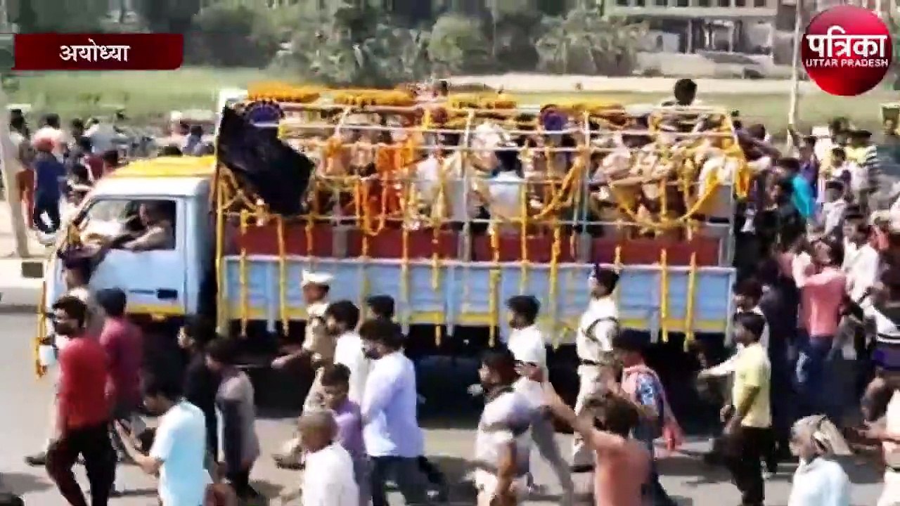 शहीद राजकुमार की अंतिम यात्रा पर हुई फूलों की व...
