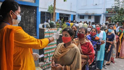 Tải video: Bengal: Political meaning of Long queues of women in voting?