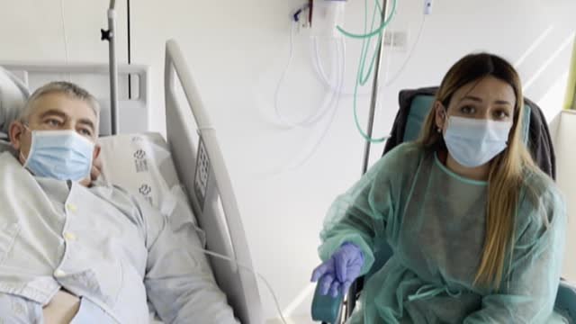 Sara vive en pocos días el ingreso por covid de sus padres y abuelos