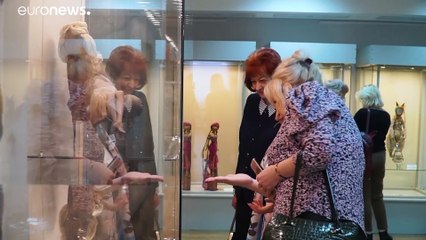 شاهد: في روسيا معرض فريد من نوعه للدمى.. لكل منها رواية مختلفة