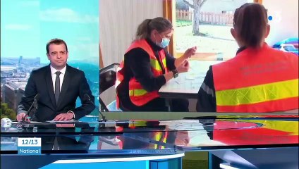 Covid-19 : des personnes isolées vaccinées chez elles par des équipes de pompiers