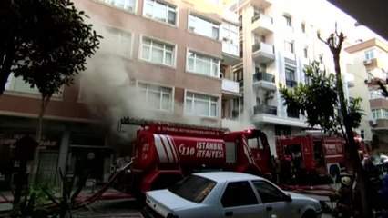 Son dakika haberleri! Güngören'de bir depoda çıkan yangını söndürme çalışmaları sürüyor