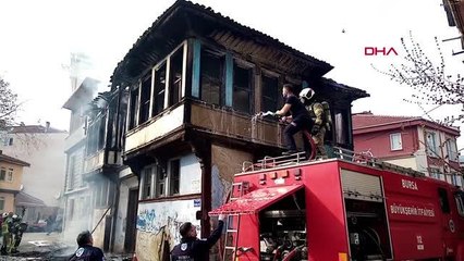 Son dakika haberi: BURSA Bursa'da metruk bina yanarak küle döndü