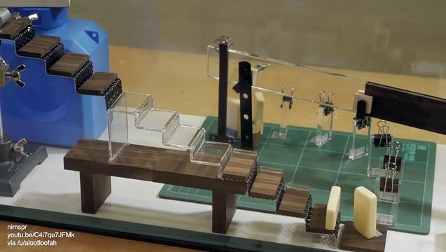 Une machine de Rube Goldberg avec des objets invisibles... incroyable